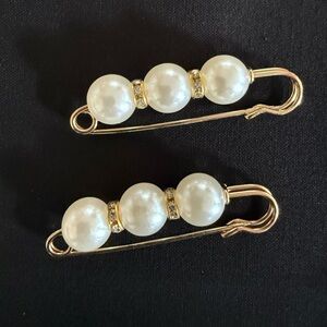 Elegant Gold and Pearl Brooch Set